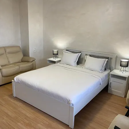 King Alexander Blvd-Bright Apt. Belgrade Exterior photo