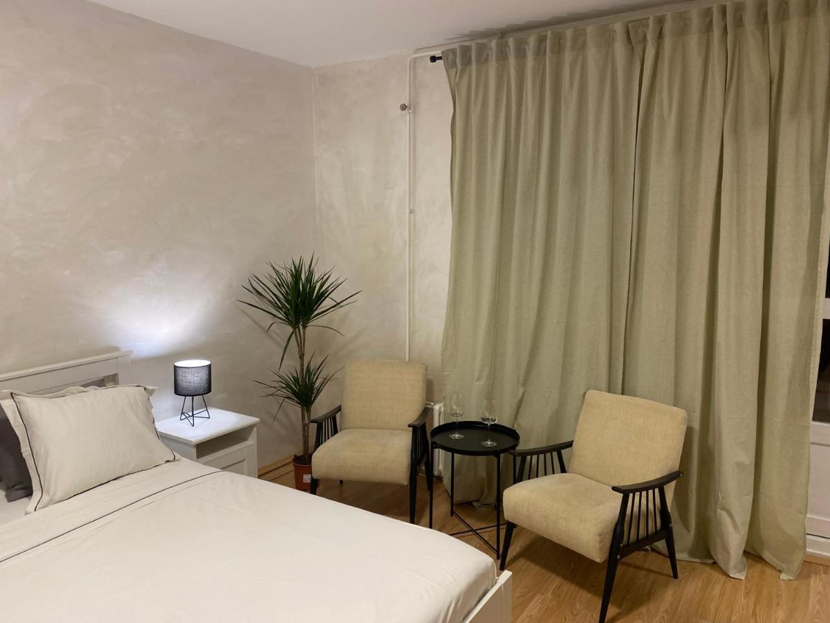 King Alexander Blvd-bright Apt. Διαμέρισμα *