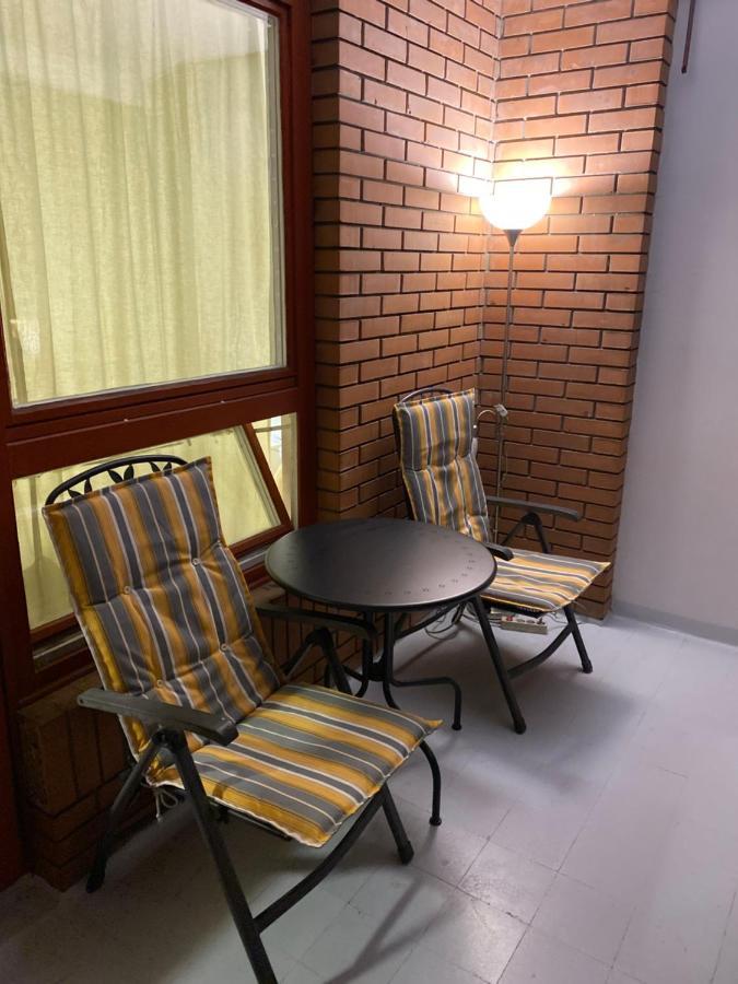 King Alexander Blvd-bright Apt.