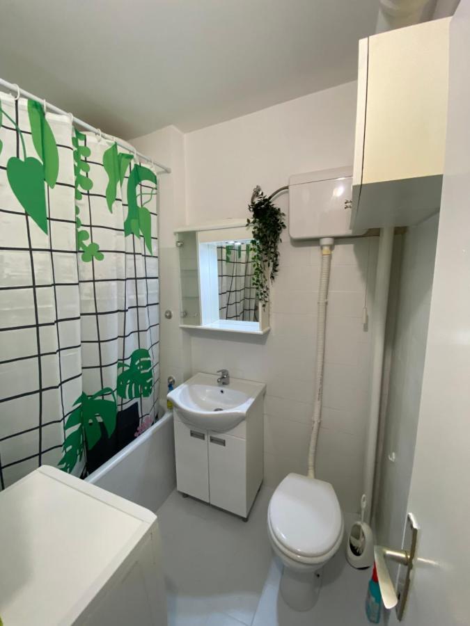 King Alexander Blvd-bright Apt. Διαμέρισμα